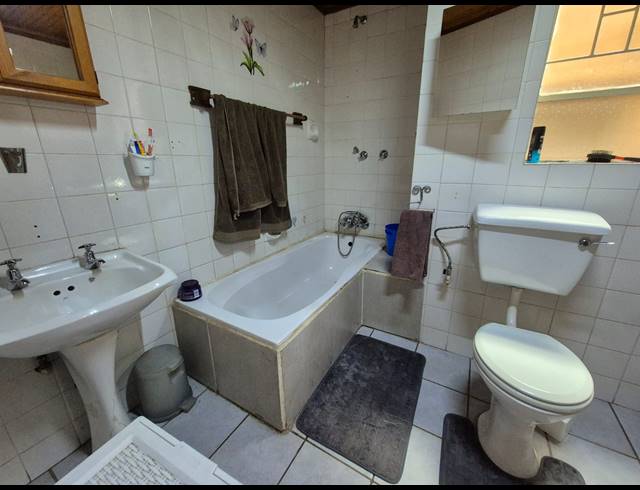 4 BEDROOM TOWNHOUSE FOR SALE IN VANDERBIJLPARK SE 1